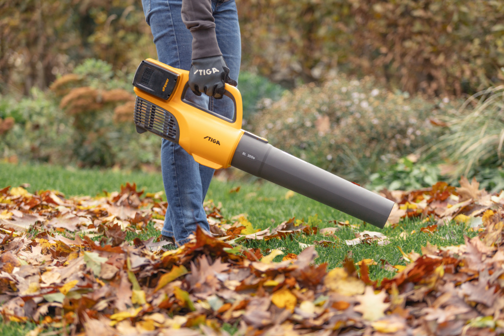 STIGA AKULEHEPUHUR BL 300e Kit 2X4 Ah